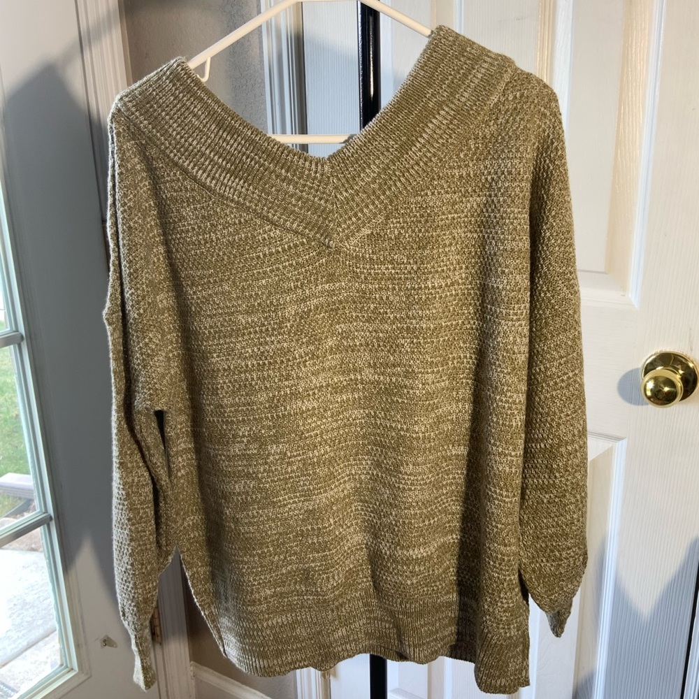 BRAND NEW Green Sweater from Cira